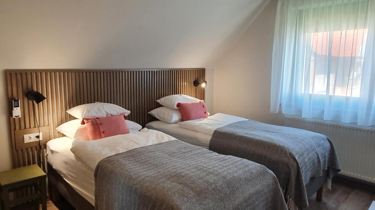 Relax Balaton Apartmanok Balatonfured Ngoại thất bức ảnh