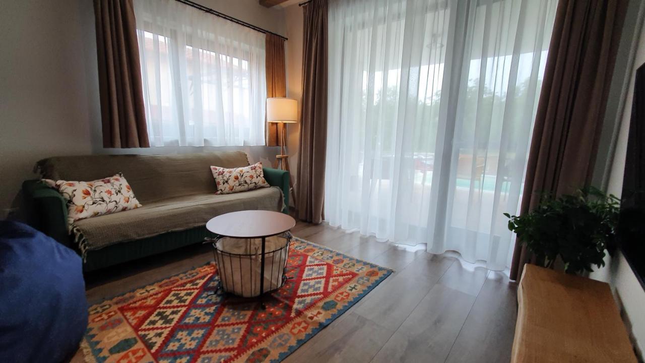 Relax Balaton Apartmanok Balatonfured Ngoại thất bức ảnh