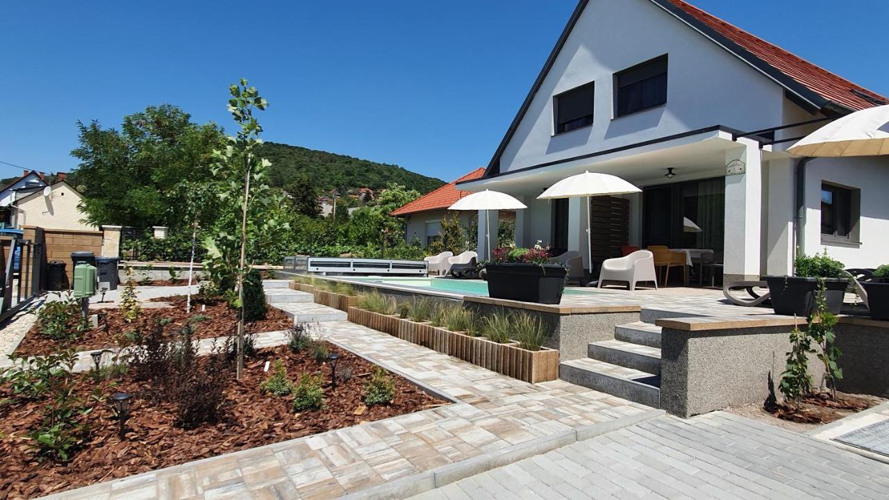 Relax Balaton Apartmanok Balatonfured Ngoại thất bức ảnh