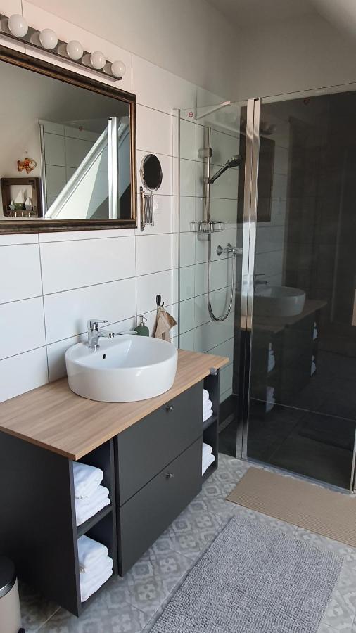 Relax Balaton Apartmanok Balatonfured Ngoại thất bức ảnh