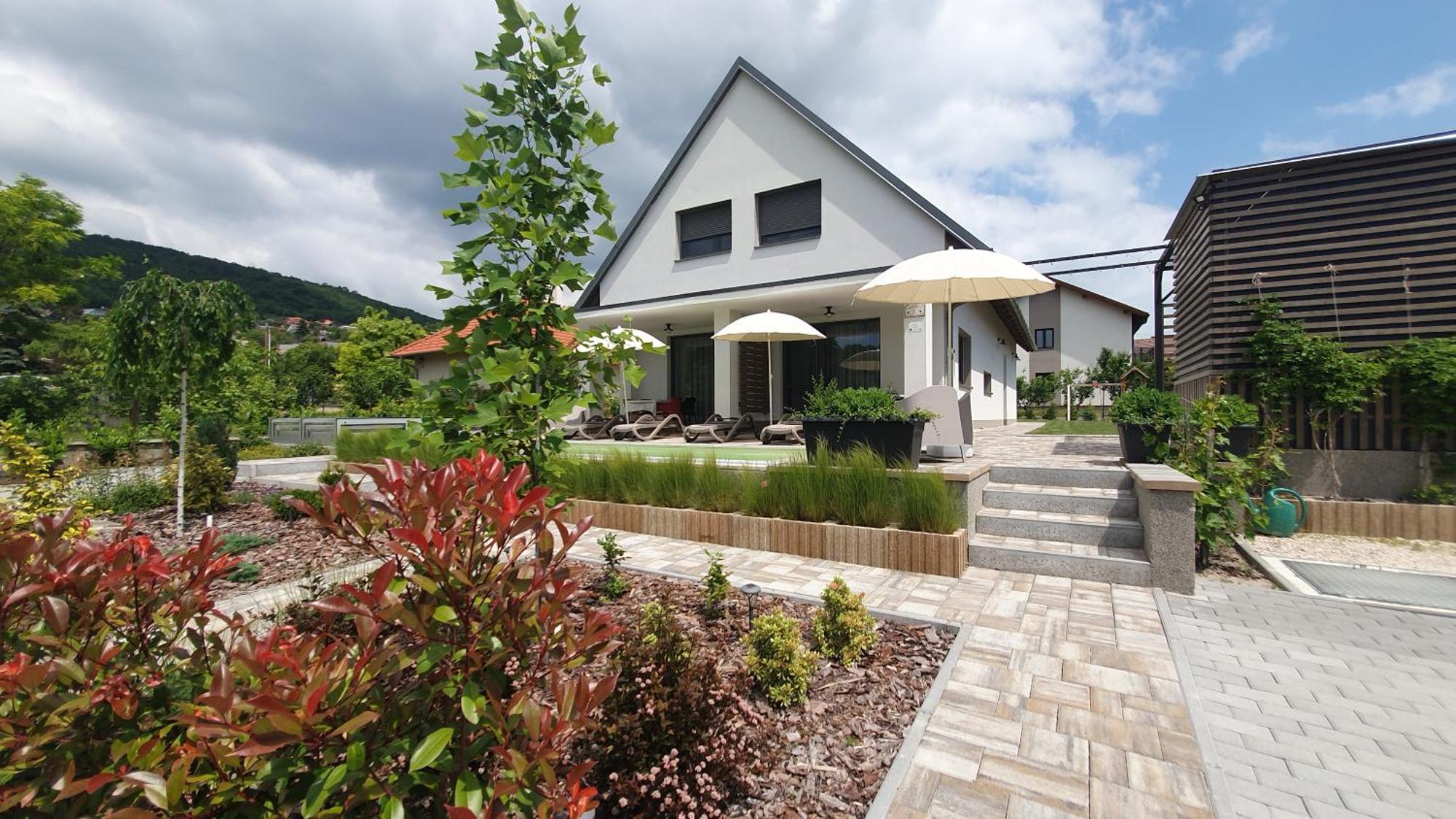 Relax Balaton Apartmanok Balatonfured Ngoại thất bức ảnh