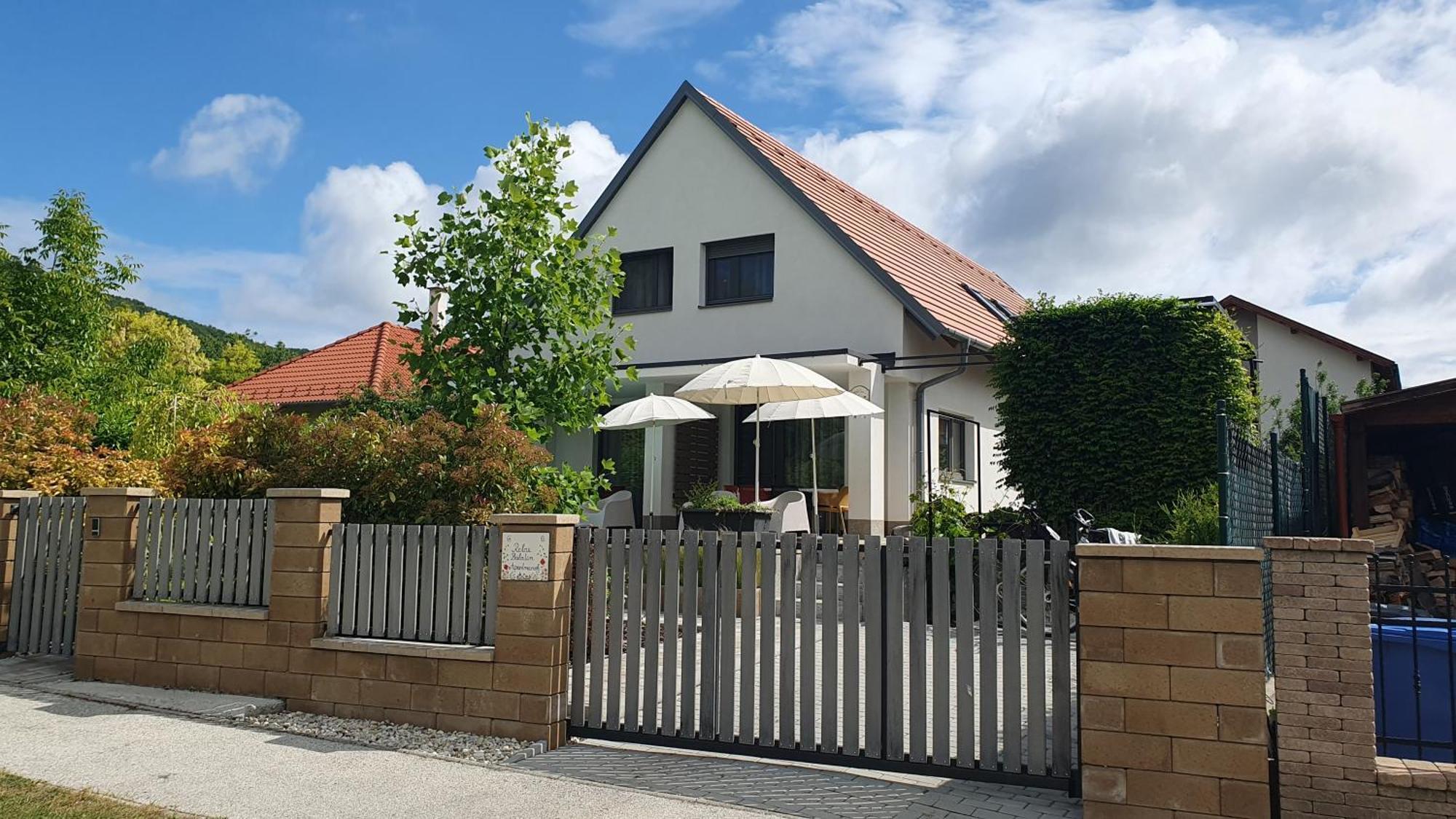 Relax Balaton Apartmanok Balatonfured Ngoại thất bức ảnh