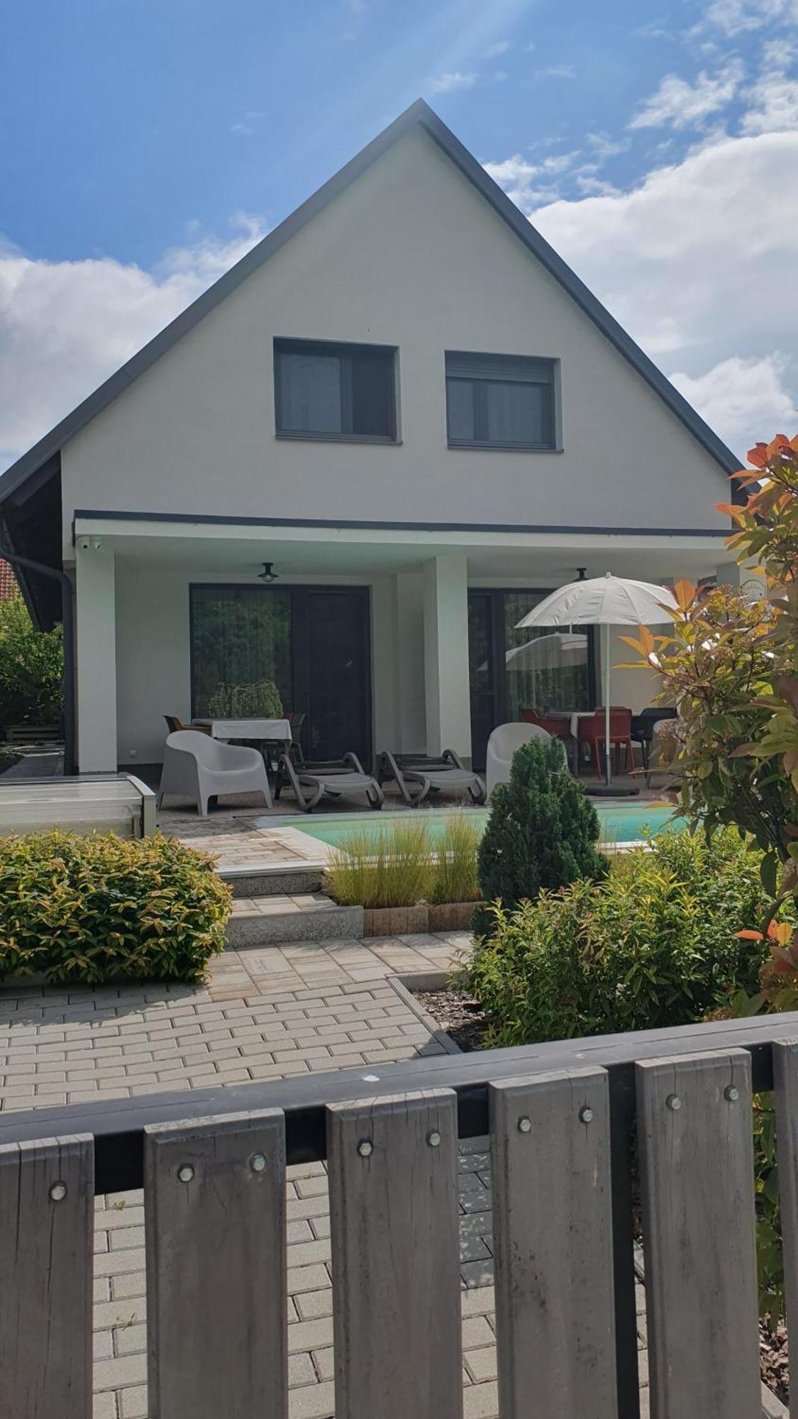 Relax Balaton Apartmanok Balatonfured Ngoại thất bức ảnh