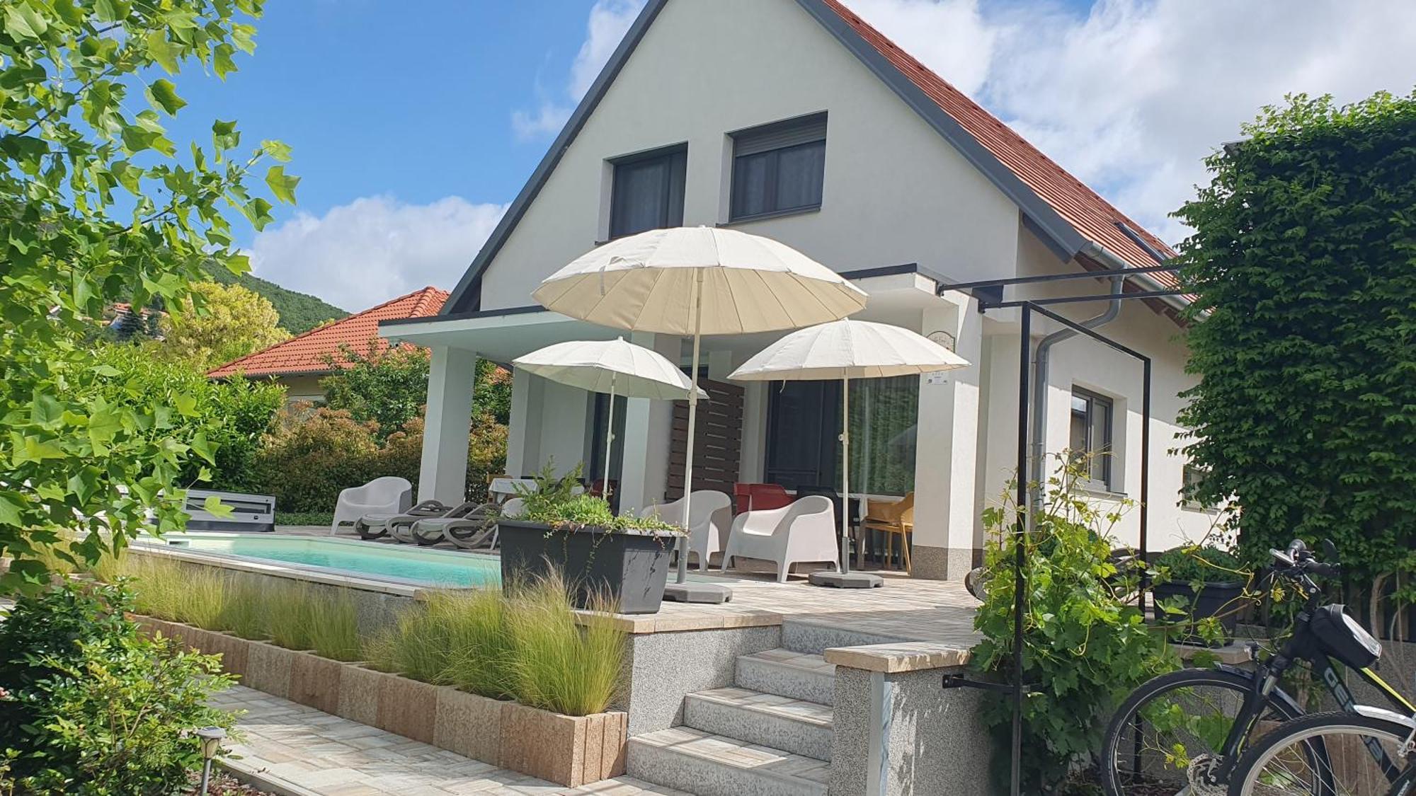 Relax Balaton Apartmanok Balatonfured Ngoại thất bức ảnh